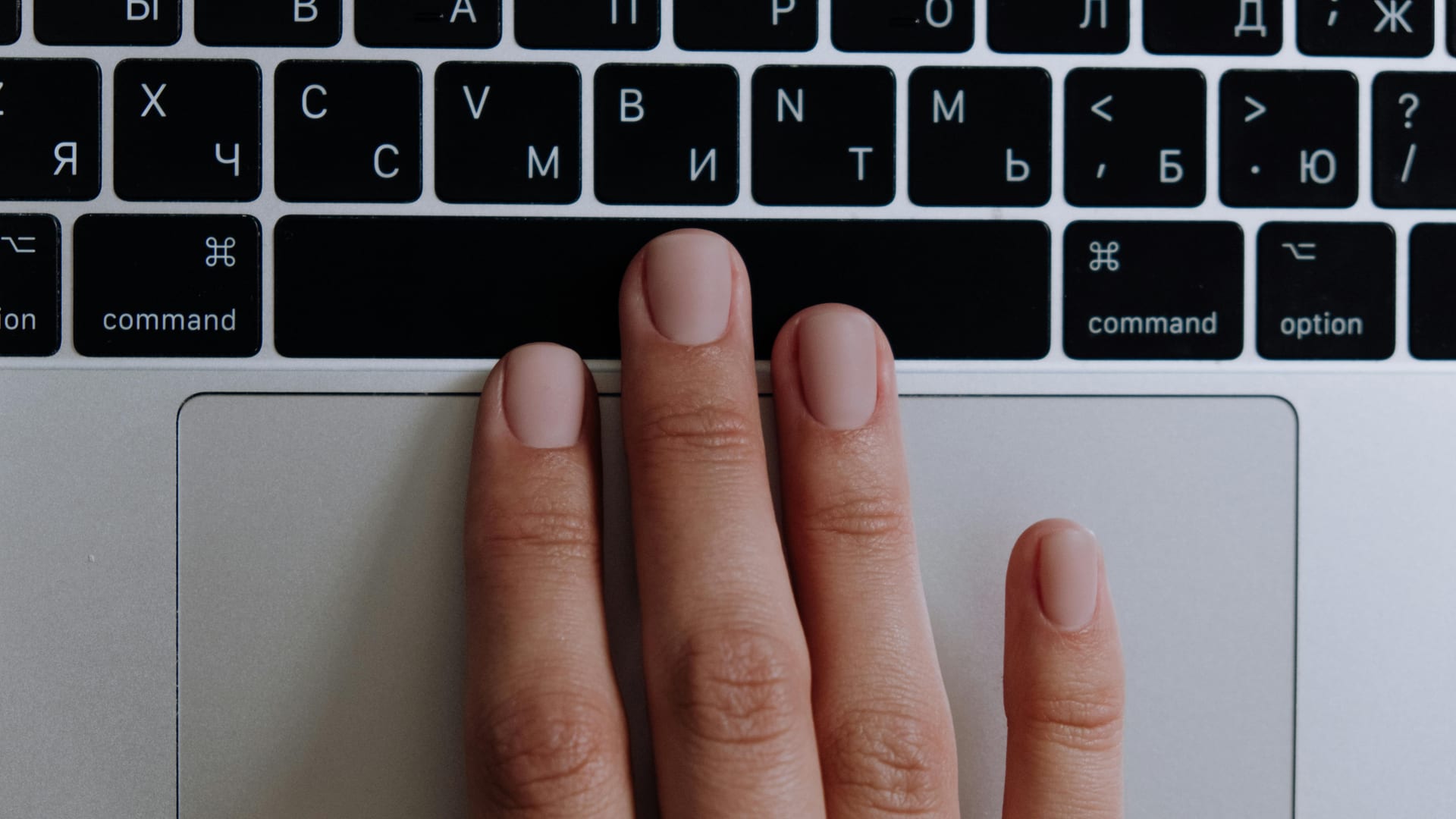 找不到後台某個功能在哪？按 ⌘k 就到——秒站快速命令列上線